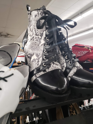 Thrift Store «Park Avenue Thrift», reviews and photos, 1021 Jesse Jewell Pkwy, Gainesville, GA 30501, USA