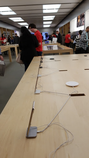 Computer Store «Apple Columbia», reviews and photos, 10300 Little Patuxent Pkwy, Columbia, MD 21044, USA