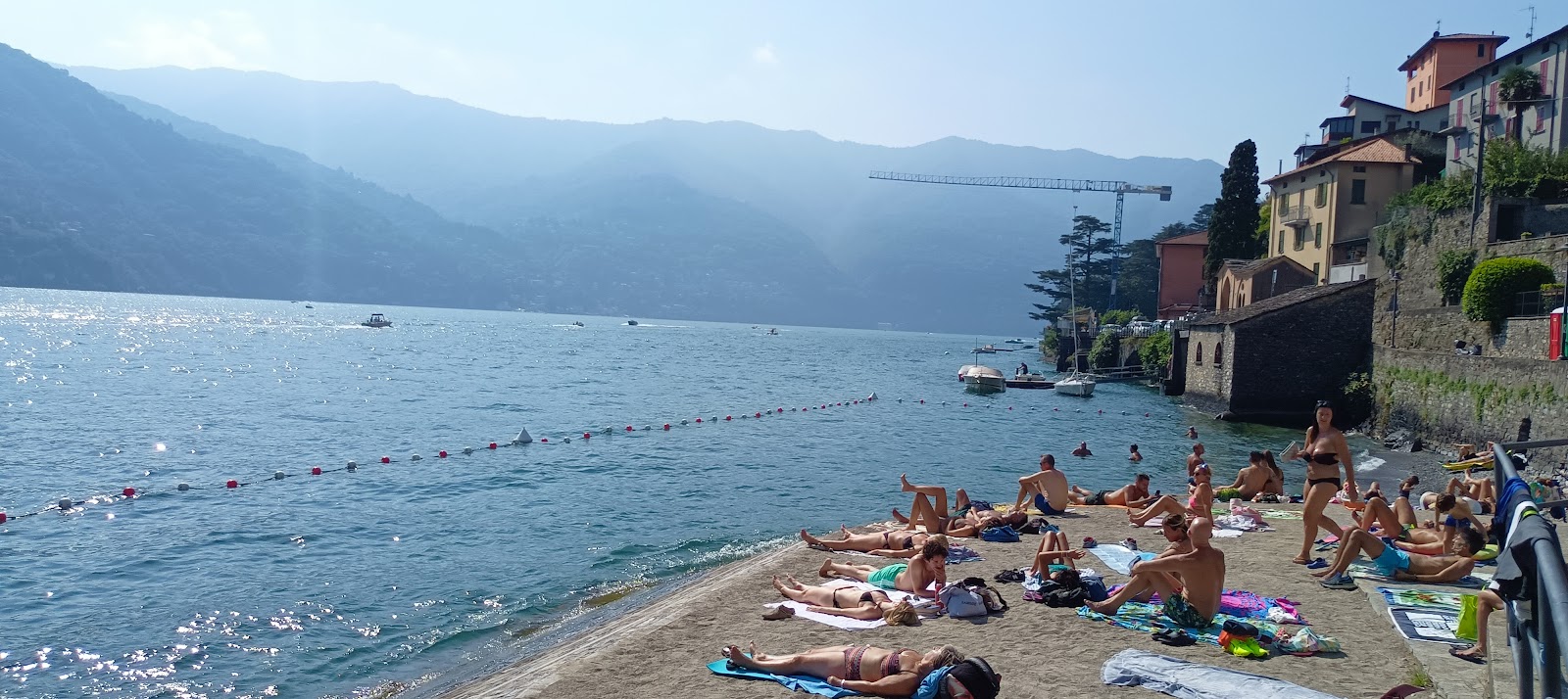 Spiaggia Riva del Tenciu的照片 带有蓝色纯水表面