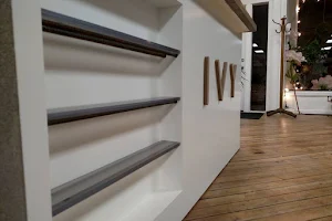Ivy salon and gallery image