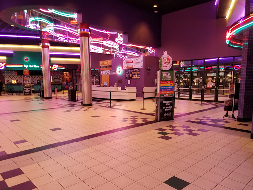 Movie Theater «Regal Cinemas Round Lake Beach 18», reviews and photos, 550 E Rollins Rd, Round Lake Beach, IL 60073, USA