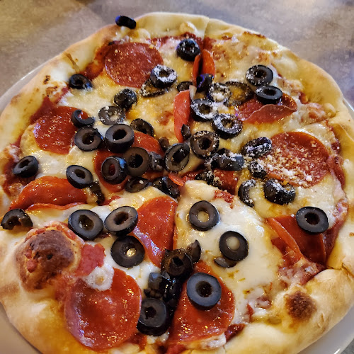 #5 best pizza place in Modesto - Michael's Pizza Bar and Grill