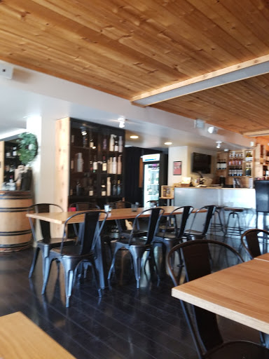 Wine Bar «750ml Wines», reviews and photos, 2287 W Market St, Akron, OH 44313, USA