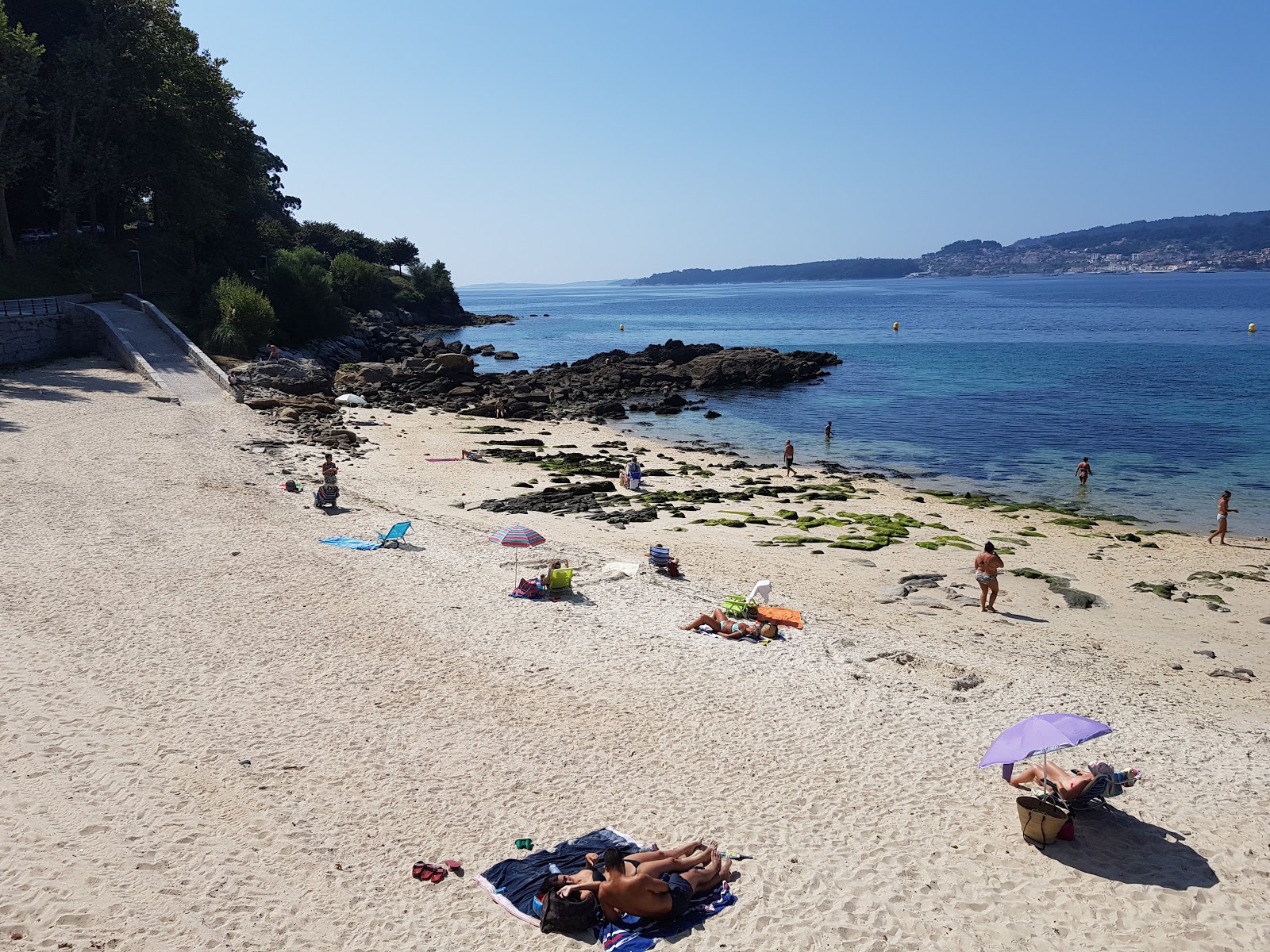 Praia de Portocelo'in fotoğrafı uçurumlarla desteklenmiş