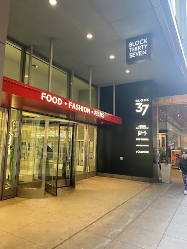Shopping Mall «Block 37», reviews and photos, 108 N State St, Chicago, IL 60602, USA