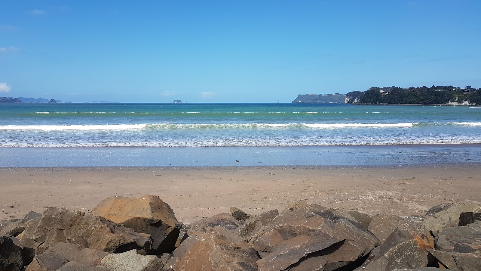 Foto de Simpsons Beach com alto nível de limpeza