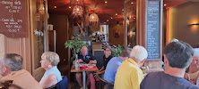 Atmosphère du Restaurant français Restaurant Chez Léon à Vallon-Pont-d'Arc - n°13