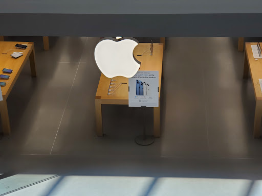 Computer Store «Apple Solomon Pond Mall», reviews and photos, 601 Donald Lynch Blvd, Marlborough, MA 01752, USA