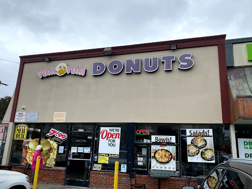 Donut Shop «Yum Yum Donuts», reviews and photos, 8139 W Manchester Ave, Playa Del Rey, CA 90293, USA