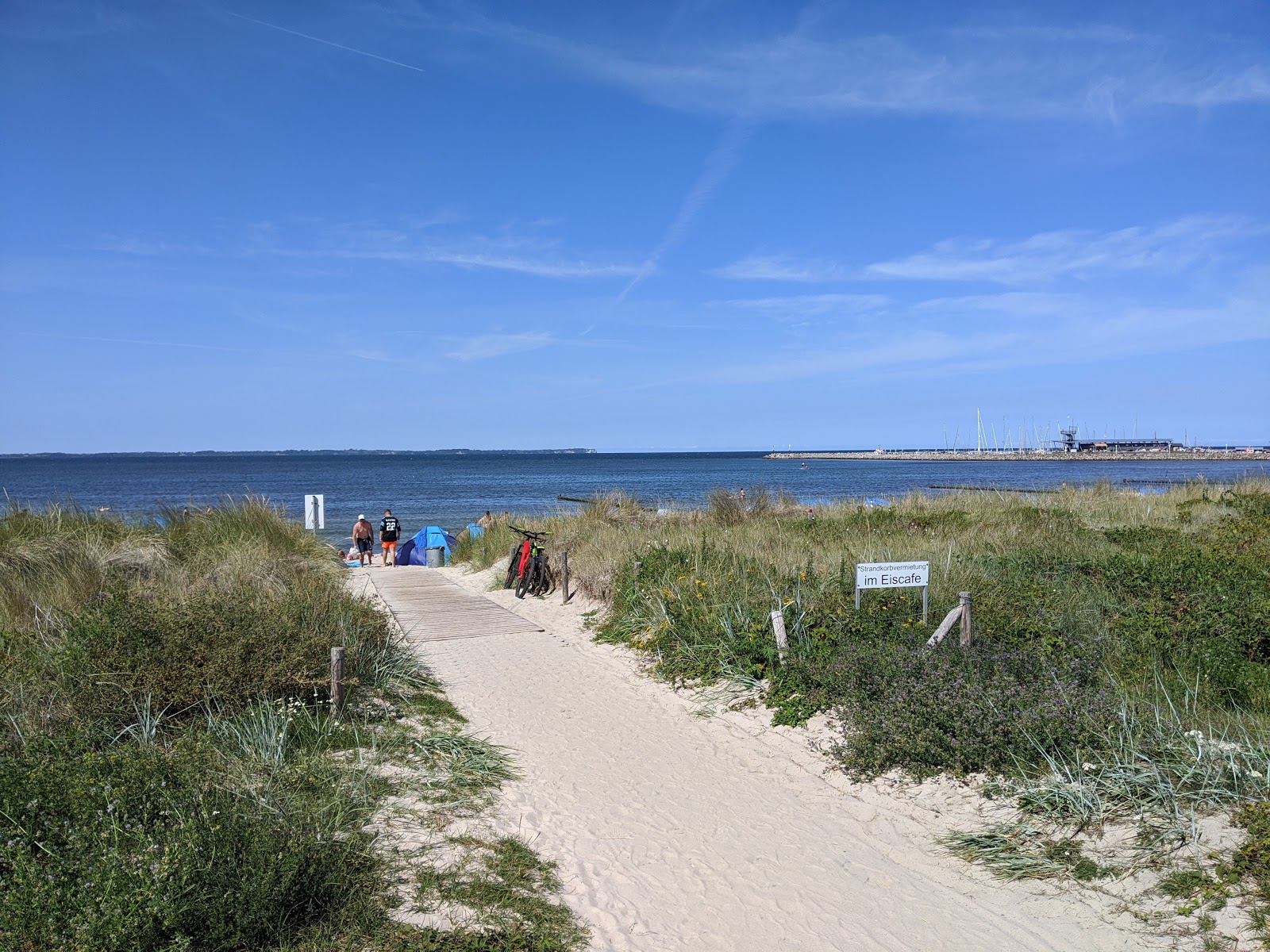 Foto van Glowe Strand met ruim strand