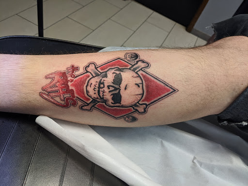 Tattoo Shop «Illuminati Tattoo Parlor», reviews and photos, 10214 SE Mill Plain Blvd Suite B, Vancouver, WA 98664, USA