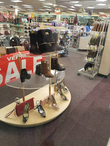 Shopping Mall «Marketplace Mall», reviews and photos, 2101 Peters Creek Pkwy, Winston-Salem, NC 27127, USA