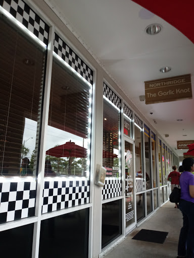 Italian Restaurant «The Garlic Knot», reviews and photos, 5073 N Dixie Hwy, Oakland Park, FL 33334, USA