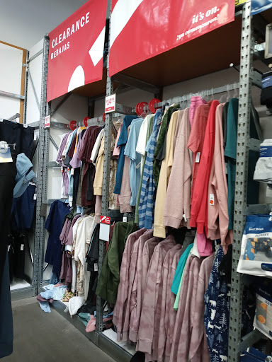 Clothing Store «Old Navy», reviews and photos, 15661 S Apopka Vineland Rd, Orlando, FL 32821, USA