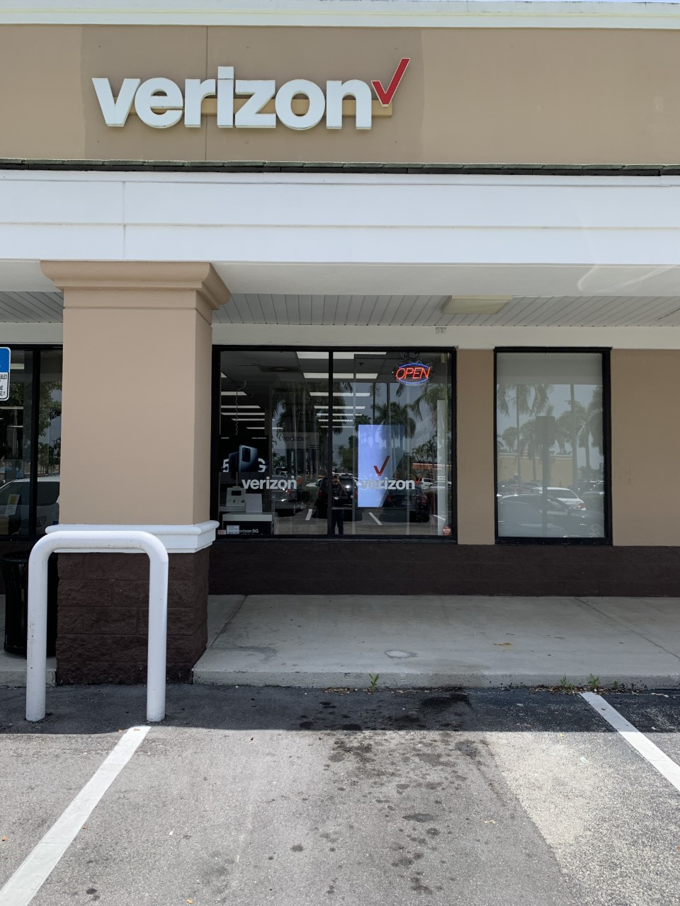 Verizon Authorized Retailer - Russell Cellular