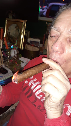 Tobacco Shop «Trading Post Tobacco & Cigars», reviews and photos, 5510 W Devon Ave, Chicago, IL 60646, USA