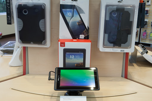 Cell Phone Store «Verizon Authorized Retailer - Wireless Zone», reviews and photos, 148 NJ-31, Flemington, NJ 08822, USA