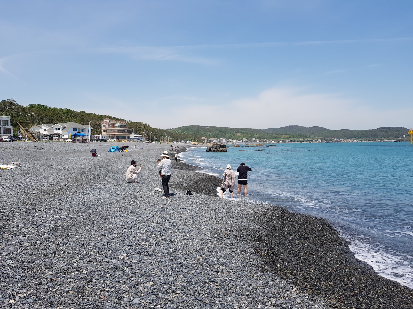 Jujeon Beach的照片 带有灰卵石表面