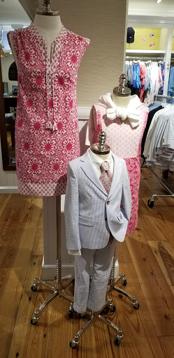 Clothing Store «Vineyard Vines», reviews and photos, 4700 Broadway St, Kansas City, MO 64112, USA