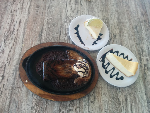 Bar & Grill «The Gnarly Gar», reviews and photos, 18200 Lakepoint Cove, Point Venture, TX 78645, USA