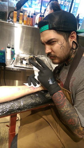 Tattoo Shop «Metamorph Tattoo Studios», reviews and photos, 1456 N Milwaukee Ave, Chicago, IL 60622, USA