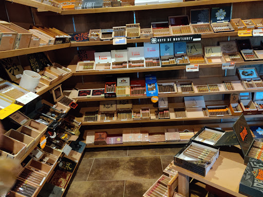 Churchills Quality Cigars & Gifts, 8000 Victoria Dr, Victoria, MN 55386, USA, 