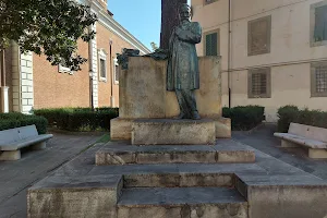 Statua di Ulisse Dini, matematico image