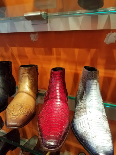 Shoe Store «Blue Sole Shoes», reviews and photos, 1805 Chestnut St # 1, Philadelphia, PA 19103, USA