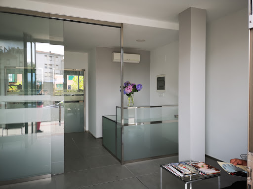 Información y opiniones sobre Clínica dental de Bádames