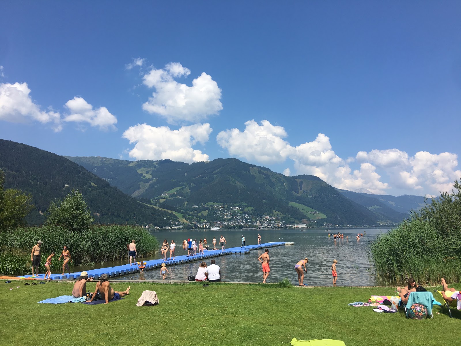 Foto van Strandbad Erlberg met gras oppervlakte