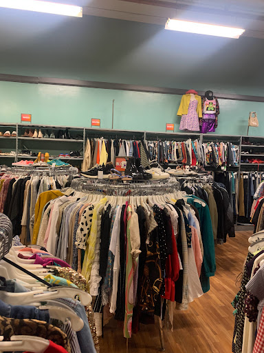 Used Clothing Store «Buffalo Exchange Chicago», reviews and photos, 1478 N Milwaukee Ave, Chicago, IL 60622, USA
