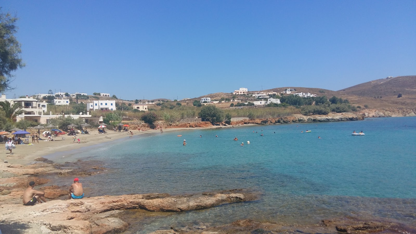 Famprika'in fotoğrafı gri kum yüzey ile