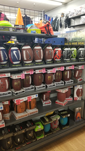 Sporting Goods Store «Big 5 Sporting Goods - Sunnyvale», reviews and photos, 721 Sunnyvale Saratoga Rd, Sunnyvale, CA 94087, USA