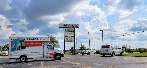 RV Storage Facility «U-Haul Moving & Storage of Woodmere», reviews and photos, 2525 Eastern Blvd, Montgomery, AL 36117, USA