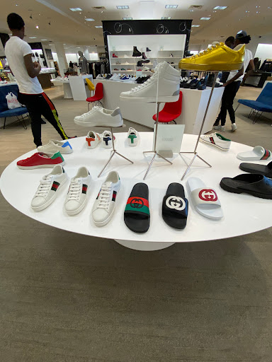 Department Store «Saks Fifth Avenue», reviews and photos, 26100 Cedar Rd, Beachwood, OH 44122, USA