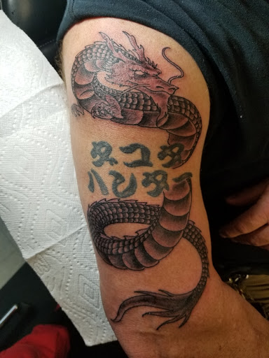 Tattoo Shop «Chicky Tattwo Tattoo Parlor», reviews and photos, 2001 W Main St, Leesburg, FL 34748, USA