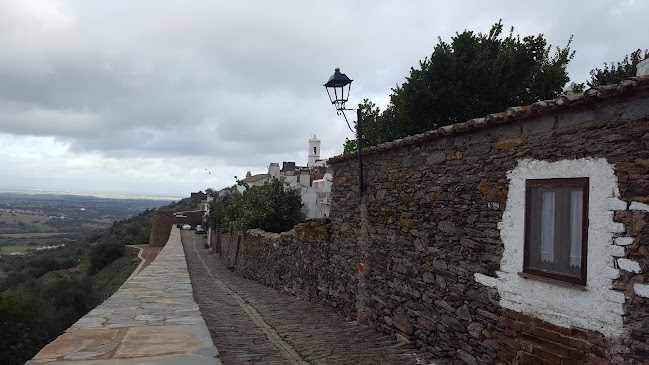 Pelourinho de Monsaraz - Agência de viagens