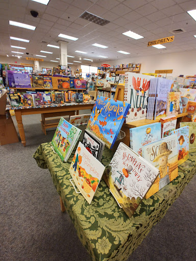 Book Store «Schuler Books & Music», reviews and photos, 1982 W Grand River Ave, Okemos, MI 48864, USA