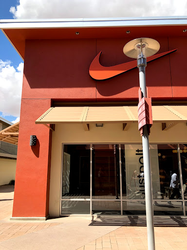 Clothing Store «Nike Factory Store», reviews and photos, 4976 Premium Outlets Way #800, Chandler, AZ 85226, USA