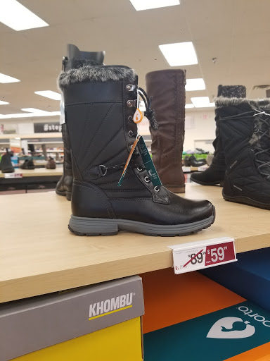 Shoe Store «Famous Footwear», reviews and photos, 33830 S Gratiot Ave, Charter Twp of Clinton, MI 48035, USA