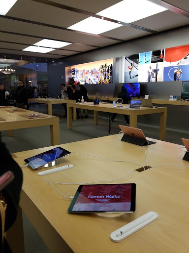 Computer Store «Apple Willow Grove Park», reviews and photos, 2500 W Moreland Rd, Willow Grove, PA 19090, USA