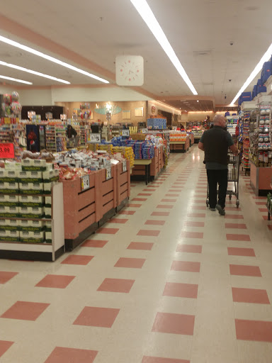 Grocery Store «Market Basket», reviews and photos, 352 W Center St, West Bridgewater, MA 02378, USA