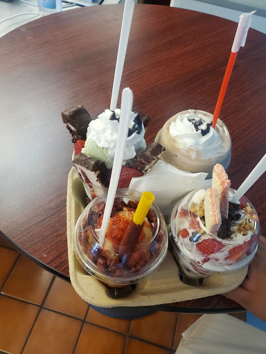 Neveria Y Fruteria Albertico’s Ice Cream