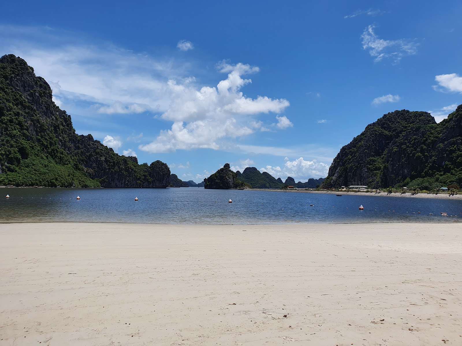 Photo of Quang Hong Beach with bright sand surface