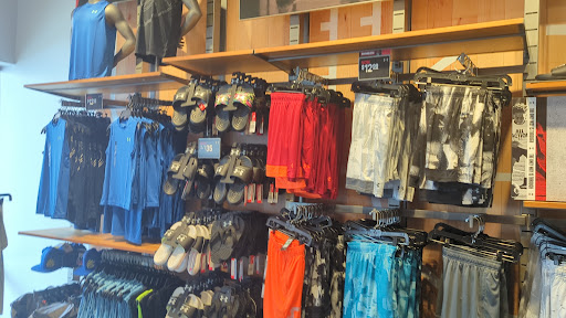 Clothing Store «Under Armour Factory House», reviews and photos, 3026 Outlet Dr, Edinburgh, IN 46124, USA