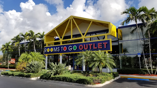 Furniture Store «Rooms To Go & Rooms To Go Kids Furniture Store - Oakland Park», reviews and photos, 1605 W Oakland Park Blvd, Oakland Park, FL 33311, USA