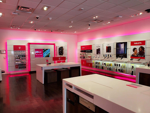Cell Phone Store «T-Mobile», reviews and photos, 1359 River Valley Cir S, Lancaster, OH 43130, USA