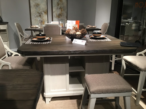 Furniture Store «Roberts Furniture & Mattress», reviews and photos, 465 Denbigh Blvd, Newport News, VA 23608, USA