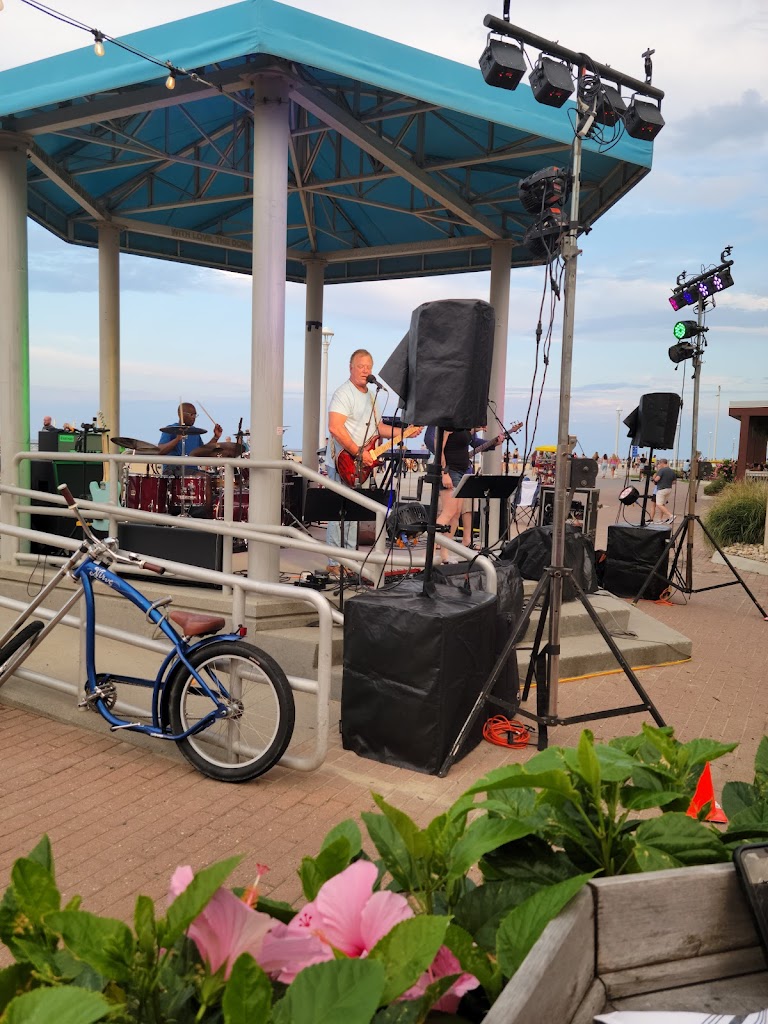 Chix on the Beach 23451