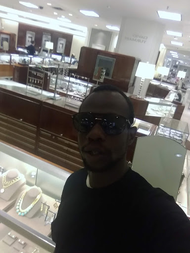 Department Store «Saks Fifth Avenue», reviews and photos, 101 W 5th St, Cincinnati, OH 45202, USA